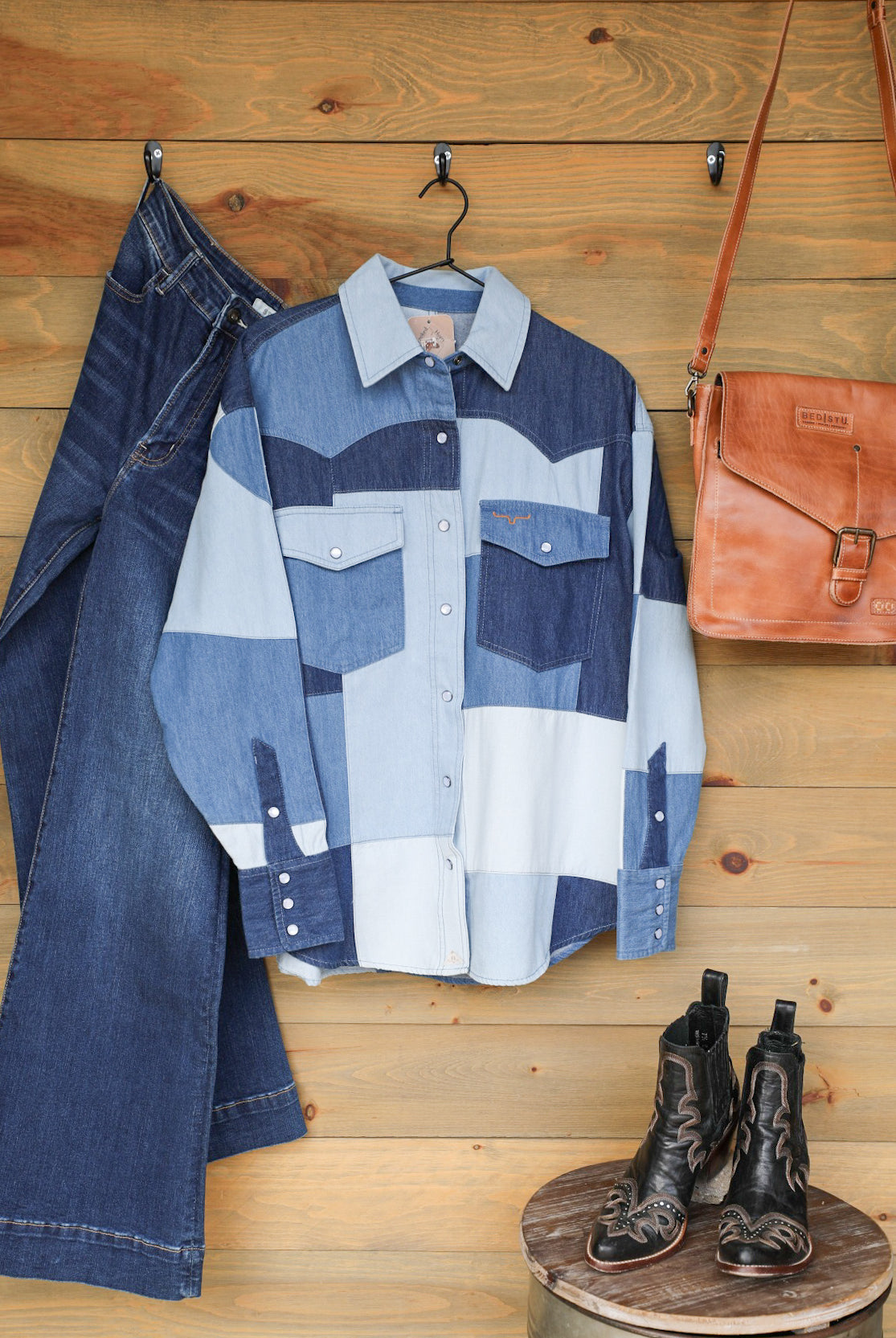 Olly Top-Shirts-Crooked Horn Company, Online Women's Fashion Boutique in San Tan Valley, Arizona 85140