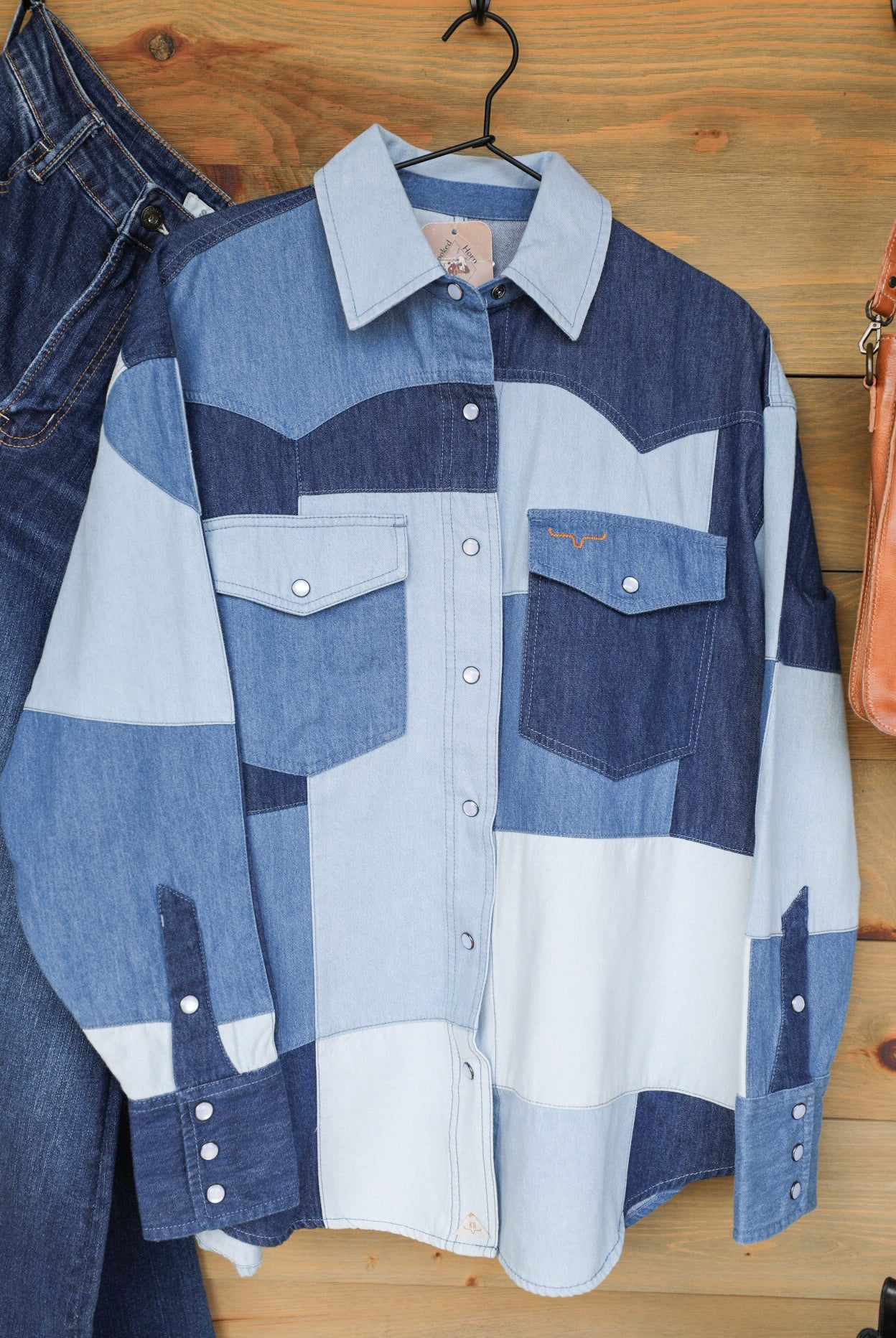 Olly Top-Shirts-Crooked Horn Company, Online Women's Fashion Boutique in San Tan Valley, Arizona 85140