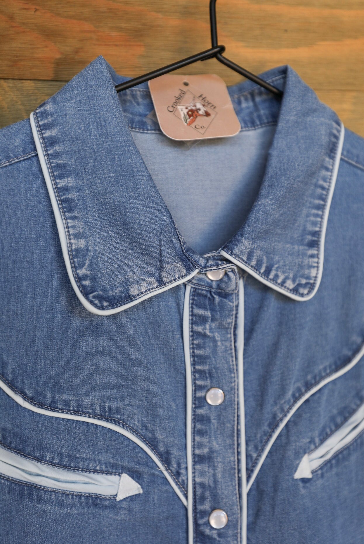 Summerset Top-Shirts-Crooked Horn Company, Online Women's Fashion Boutique in San Tan Valley, Arizona 85140