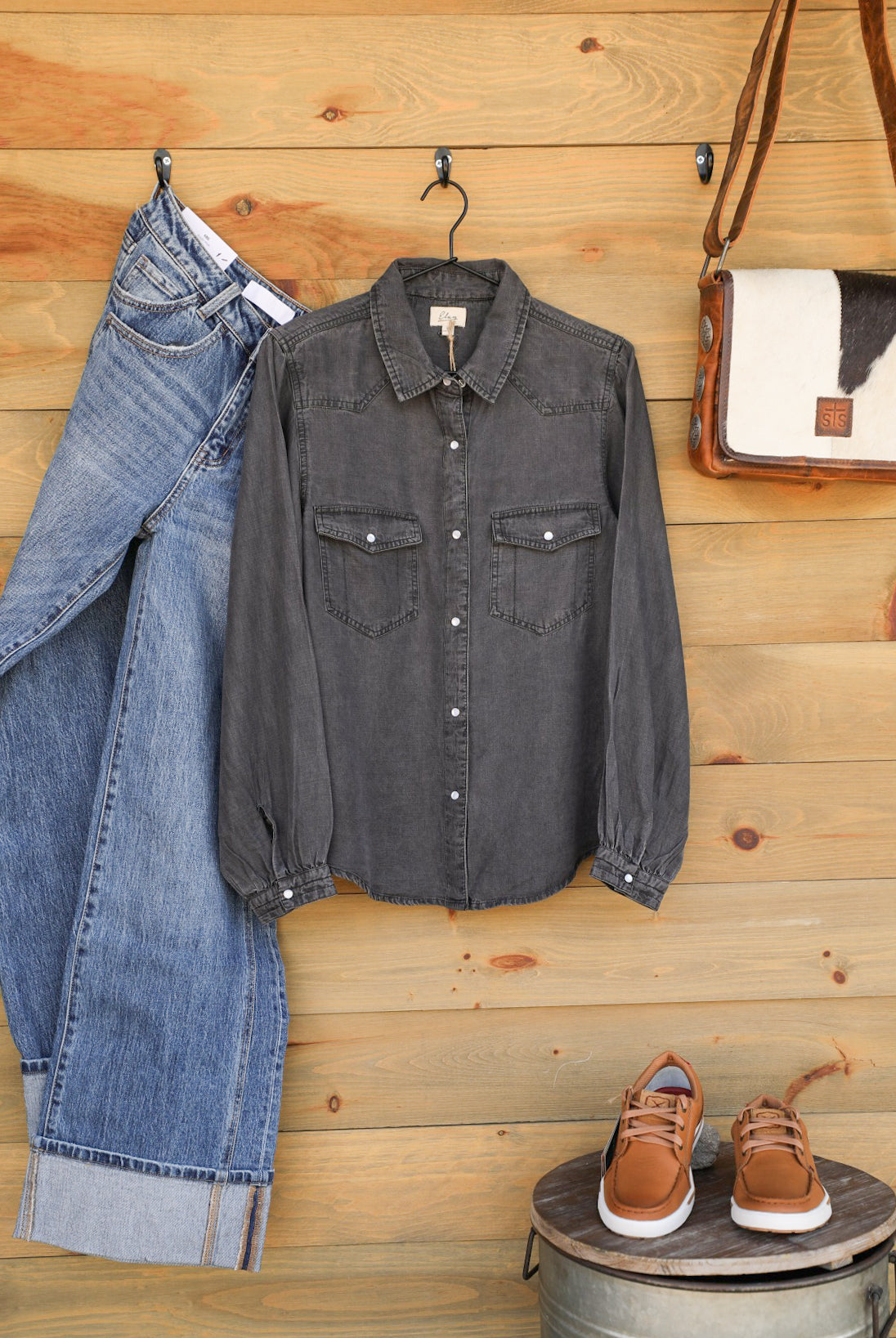 Kemmer Top-Shirts-Crooked Horn Company, Online Women's Fashion Boutique in San Tan Valley, Arizona 85140