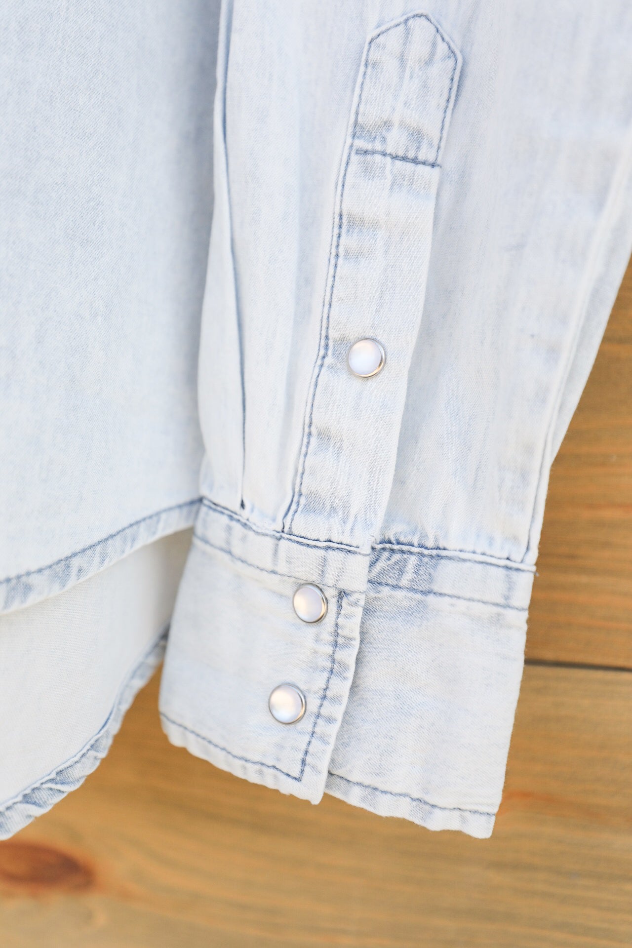 Del Denim Top-Shirts-Crooked Horn Company, Online Women's Fashion Boutique in San Tan Valley, Arizona 85140