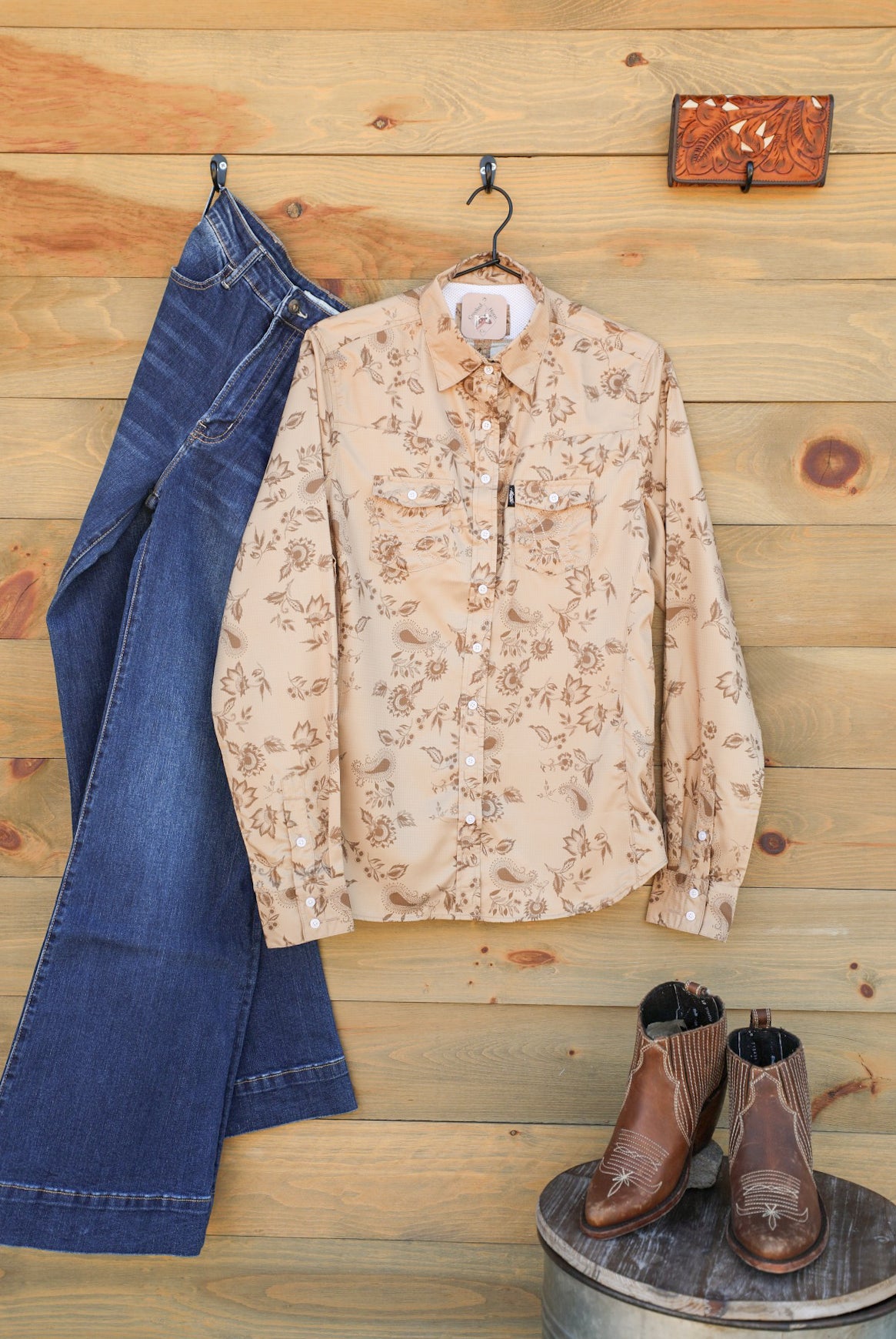 Sol Floral Top-Shirts-Crooked Horn Company, Online Women's Fashion Boutique in San Tan Valley, Arizona 85140