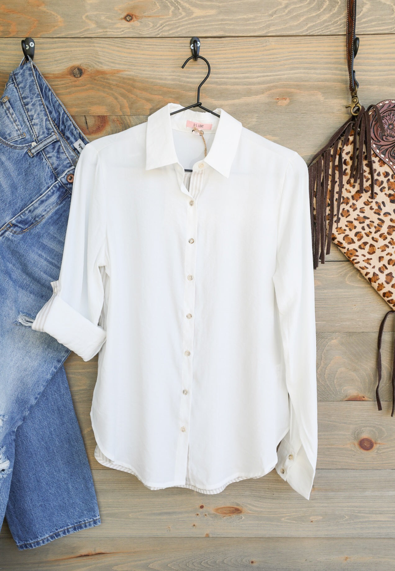 Leslie Top-Shirts-Crooked Horn Company, Online Women's Fashion Boutique in San Tan Valley, Arizona 85140