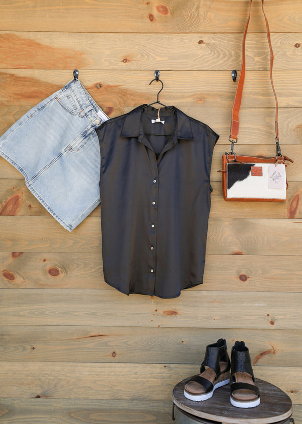 Jaydn Top-Shirts-Crooked Horn Company, Online Women's Fashion Boutique in San Tan Valley, Arizona 85140