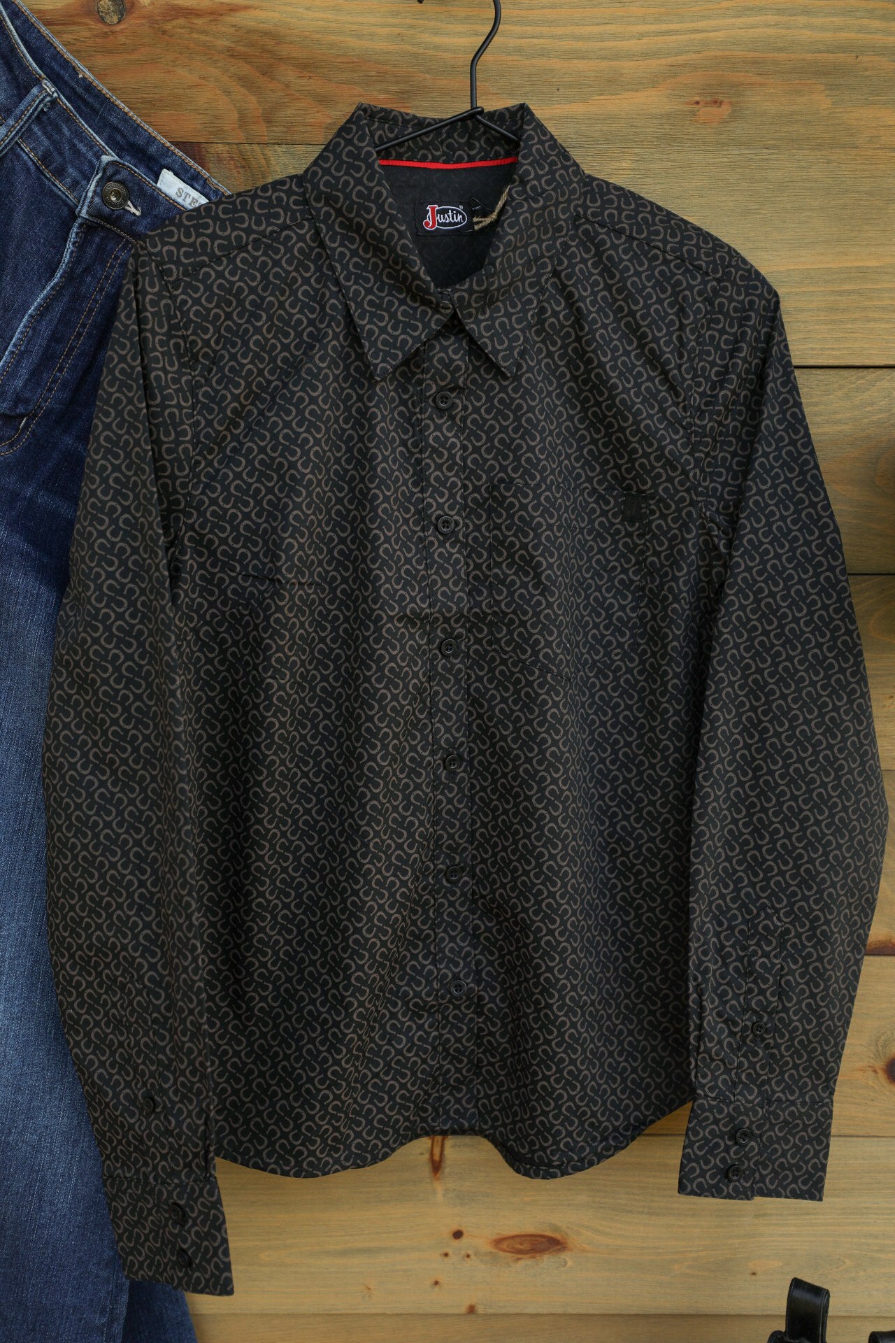 Black Horseshoe Top-Shirts-Crooked Horn Company, Online Women's Fashion Boutique in San Tan Valley, Arizona 85140