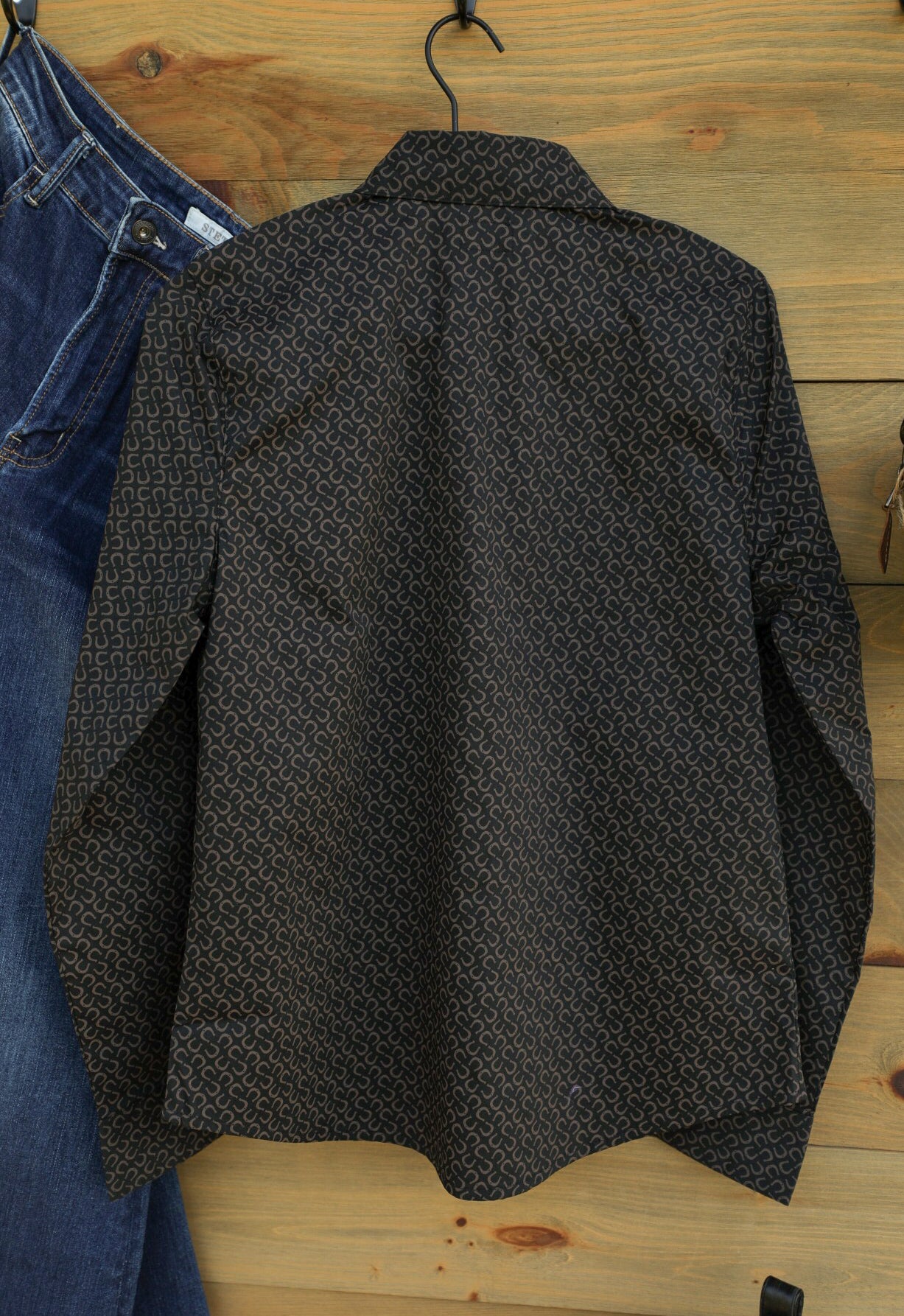 Black Horseshoe Top-Shirts-Crooked Horn Company, Online Women's Fashion Boutique in San Tan Valley, Arizona 85140