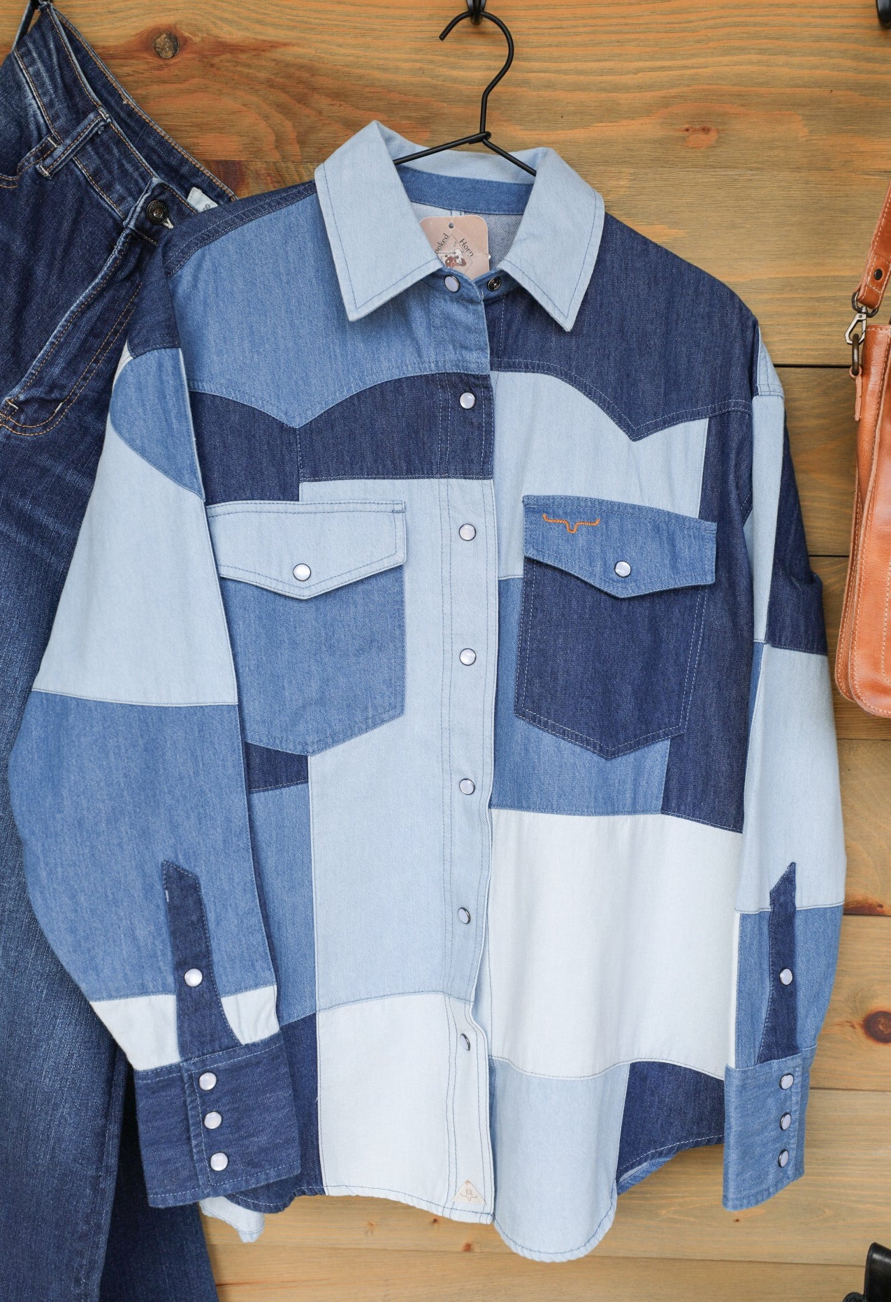 Olly Top-Shirts-Crooked Horn Company, Online Women's Fashion Boutique in San Tan Valley, Arizona 85140