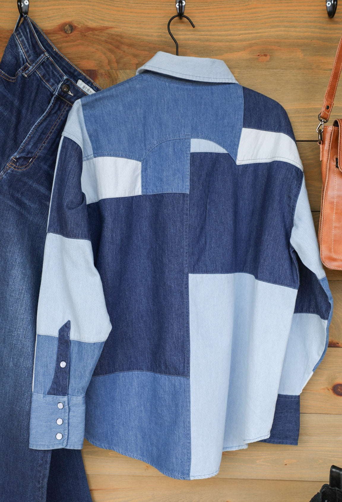 Olly Top-Shirts-Crooked Horn Company, Online Women's Fashion Boutique in San Tan Valley, Arizona 85140