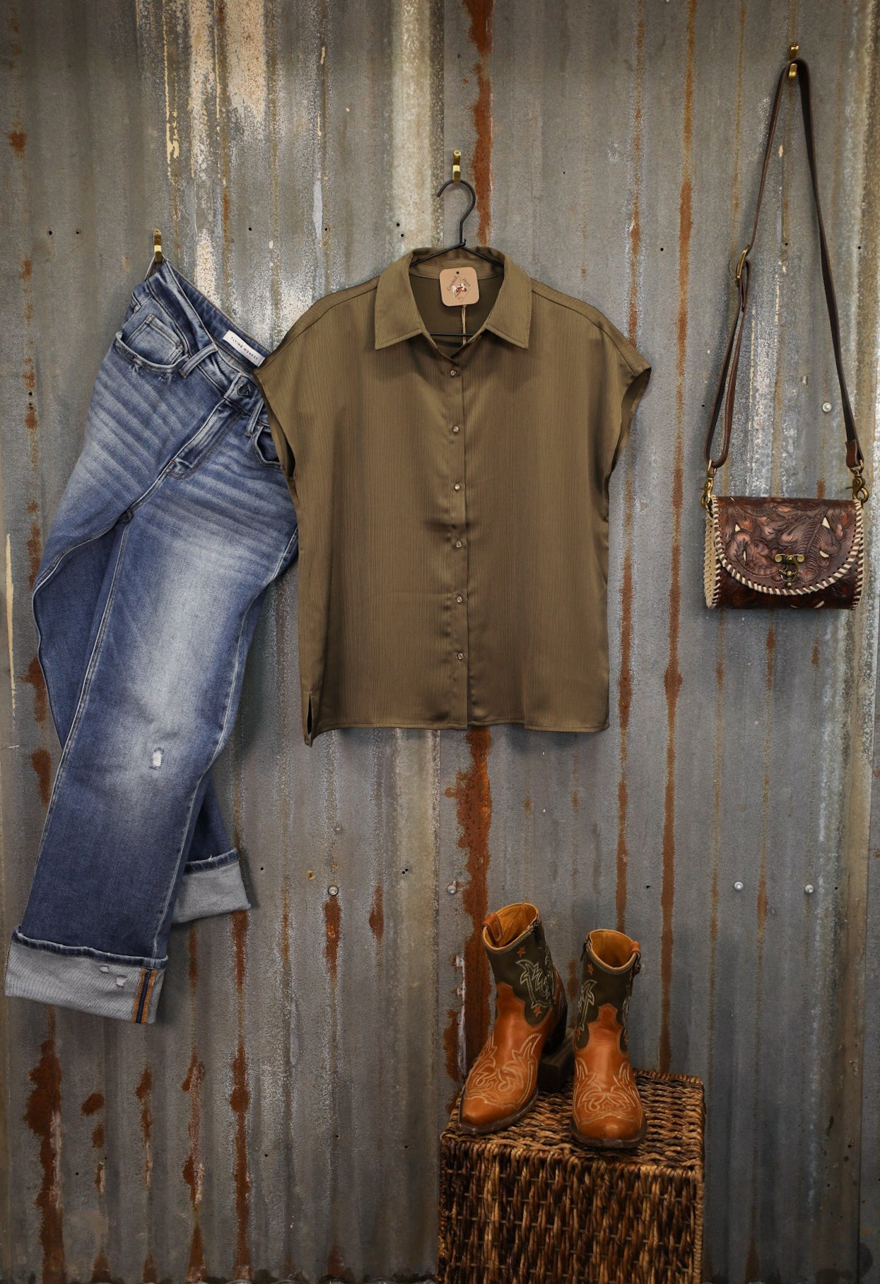 Roslyn Top-Shirts-Crooked Horn Company, Online Women's Fashion Boutique in San Tan Valley, Arizona 85140