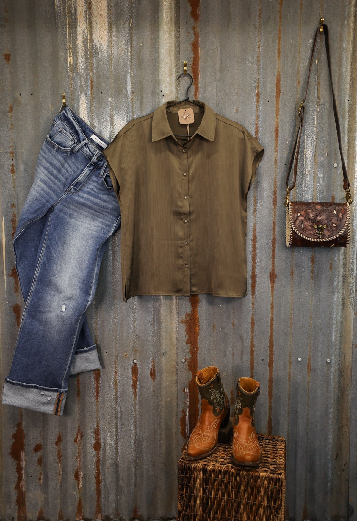 Roslyn Top-Shirts-Crooked Horn Company, Online Women's Fashion Boutique in San Tan Valley, Arizona 85140