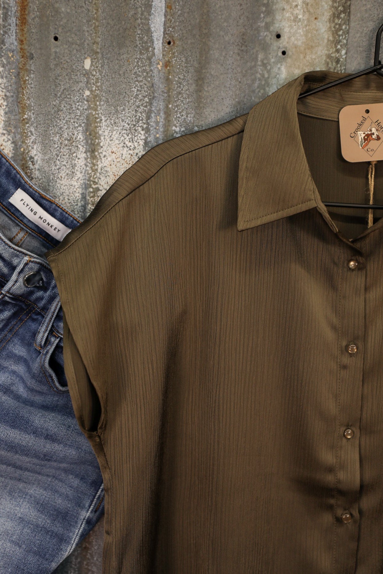 Roslyn Top-Shirts-Crooked Horn Company, Online Women's Fashion Boutique in San Tan Valley, Arizona 85140