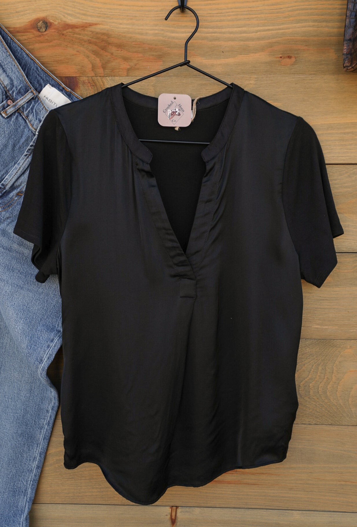 Lilo Top-Shirts-Crooked Horn Company, Online Women's Fashion Boutique in San Tan Valley, Arizona 85140